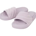 slippers-CTUatyVj-0.webp