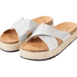slippers-UyfyEfVI-0.webp